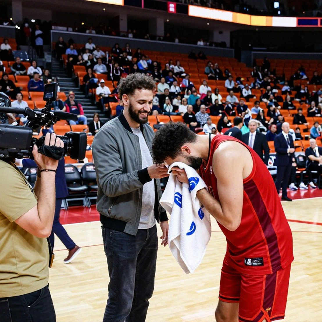 Chuyến bay nửa đêm từ New York, vết cắt trên đầu và quyết định ngồi ngoài: Boban Marjanovic phơi bày lỗ hổng lịch trình của EuroLeague Chuyến bay nửa đêm từ New York, vết cắt trên đầu và quyết định ngồi ngoài: Boban Marjanovic phơi bày lỗ hổng lịch trình của EuroLeague
