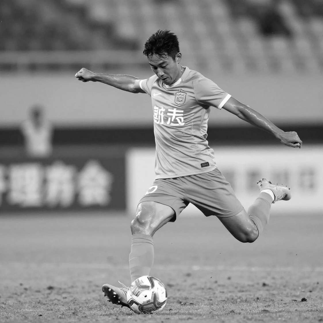 V.League mùa chuyển nhượng: Tiếng ồn trên bàn đàm phán, khoảng lặng trên khán đài V.League mùa chuyển nhượng: Tiếng ồn trên bàn đàm phán, khoảng lặng trên khán đài