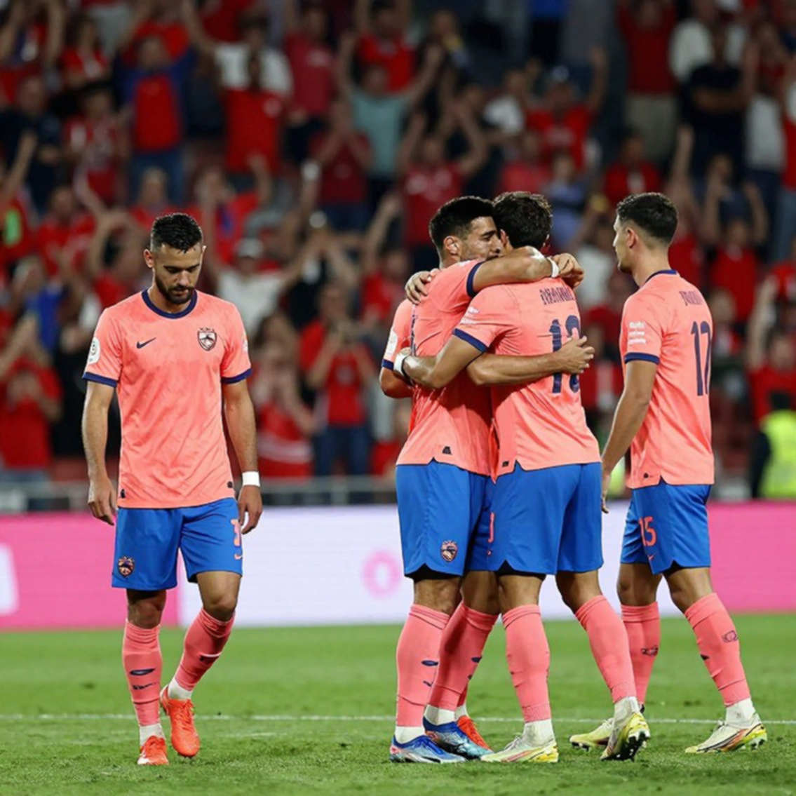 Trận huyền thoại Arsenal - Manchester United tại Jakarta: Hoài niệm được bán, hóa đơn được giấu Trận huyền thoại Arsenal - Manchester United tại Jakarta: Hoài niệm được bán, hóa đơn được giấu