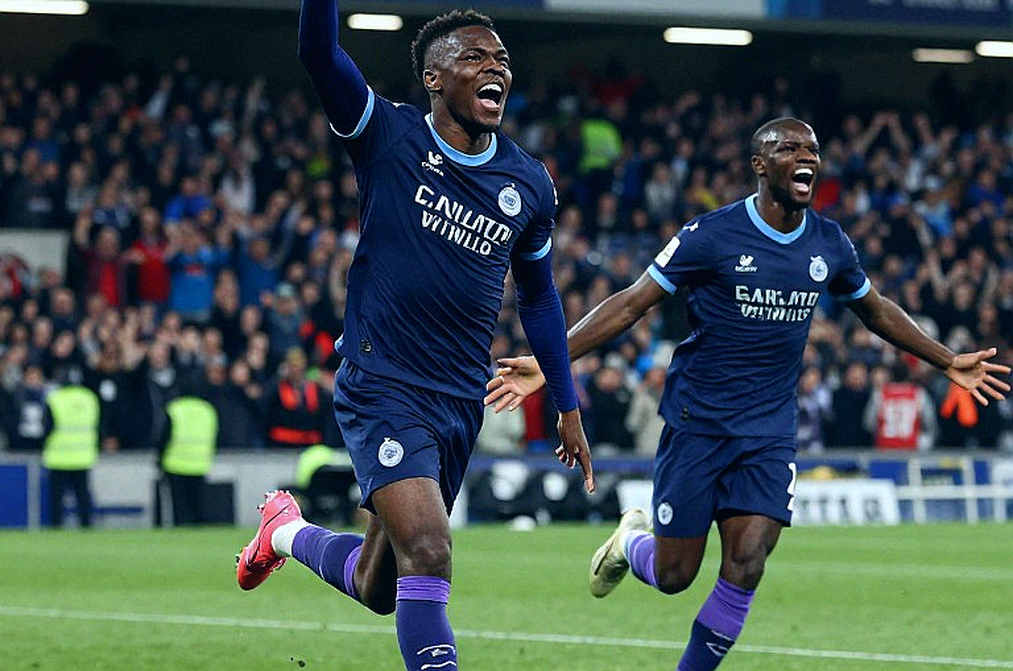 Đêm Manchester, một tệp dữ liệu trống và cách chúng ta kể chuyện bóng đá Việt Nam Đêm Manchester, một tệp dữ liệu trống và cách chúng ta kể chuyện bóng đá Việt Nam