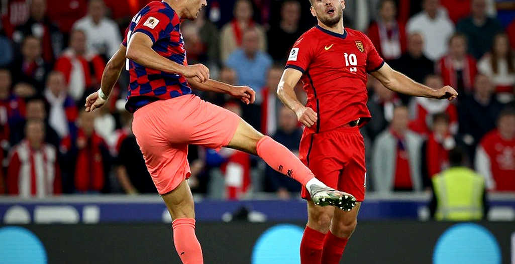 Derby Madrid: Mourinho, hai tấm thẻ đỏ và khoảng trống dữ liệu Derby Madrid: Mourinho, hai tấm thẻ đỏ và khoảng trống dữ liệu