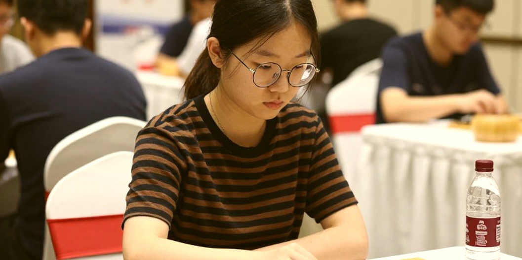 Vua Sarana Đi Bộ: Nước Cờ Hy Sinh Lặng Lẽ Nhất Olympiad