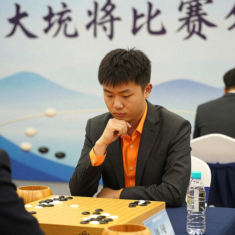 Từ tấm bìa Capablanca 2026 đến nước cờ 9...a5 giữa lòng King's Indian