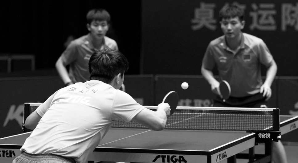 Bóng bàn trẻ Việt Nam: những buổi chiều không khán giả và tầng trầm tích bên dưới đường bóng