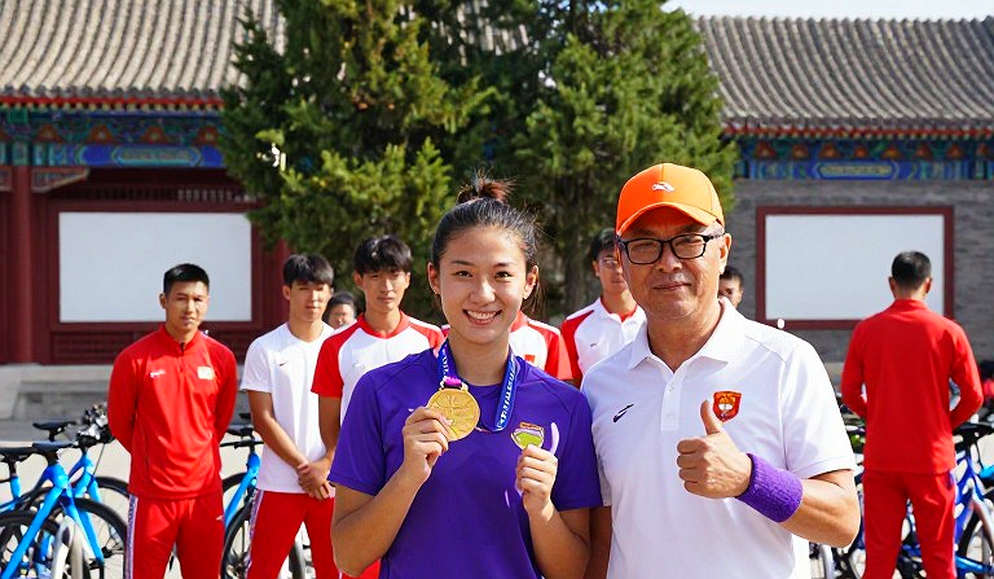 Giải phẫu bong bóng tin đồn chuyển nhượng: Khi một nguồn ẩn danh đủ sức dựng nên một "siêu sao kế tiếp"