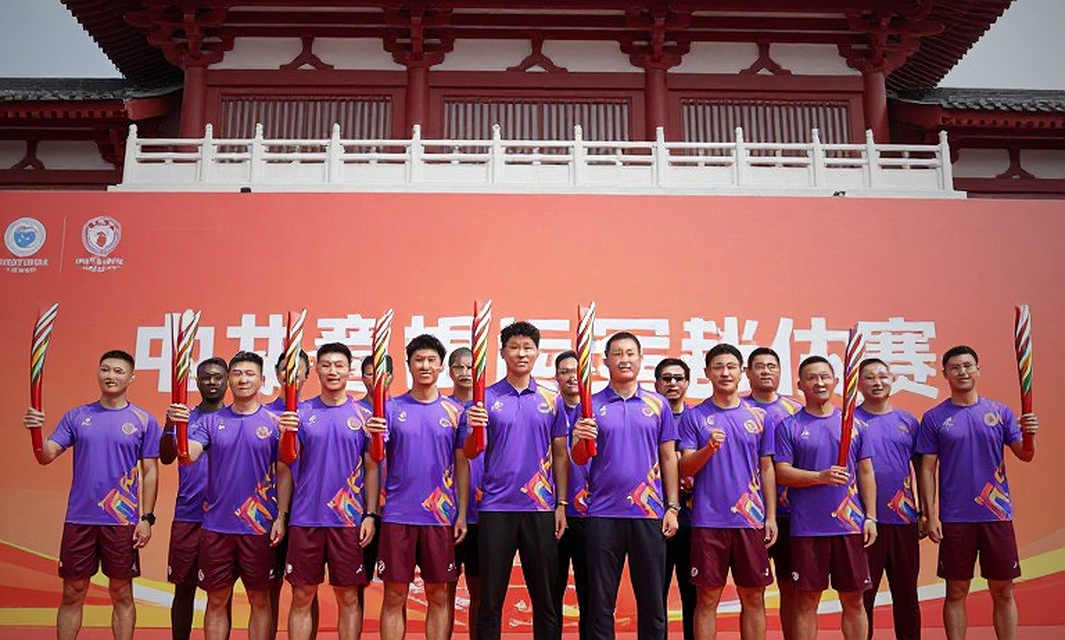 Án phạt kép cho Huỳnh Tấn Sinh: Khi tấm thẻ vàng nói dối và hệ thống phải tự cúi xuống đào lại Án phạt kép cho Huỳnh Tấn Sinh: Khi tấm thẻ vàng nói dối và hệ thống phải tự cúi xuống đào lại