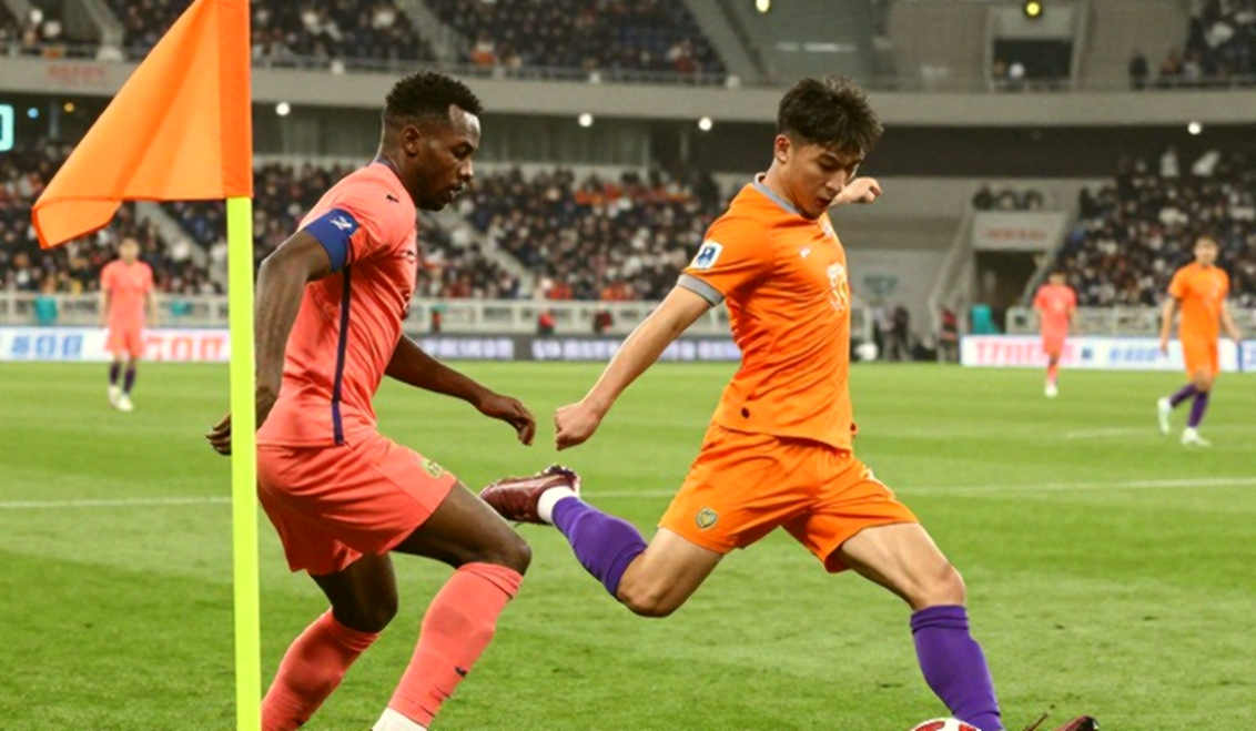 Kvaratskhelia rách ACL: PSG mất một cầu thủ, nhưng bài toán thật nằm ở danh sách đăng ký UEFA