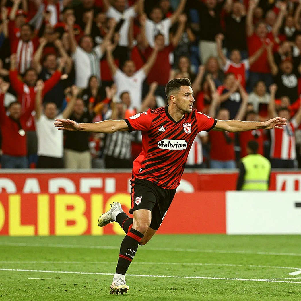 Doan Van Hau's Domestic Ban: When Four V.League Matches Stand Between a Player and the National Team Doan Van Hau's Domestic Ban: When Four V.League Matches Stand Between a Player and the National Team
